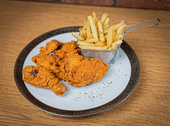 Pica pollo 5 piezas con papa frita o tostones at El Nuevo Valle 3